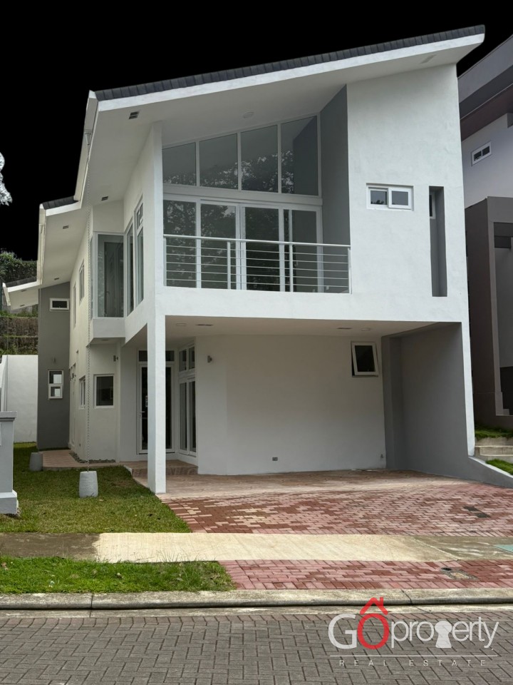 Estrene Casa en Condominio las Rusias! 