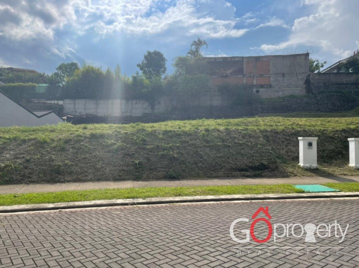Se vende lote en condominio Las Rusias