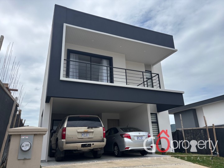 Venta de casa nueva y moderna en condominio en Tres Ríos