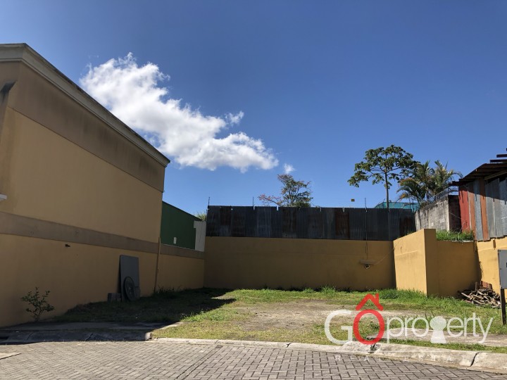 Lote ideal para hacer apartamentos en Curridabat