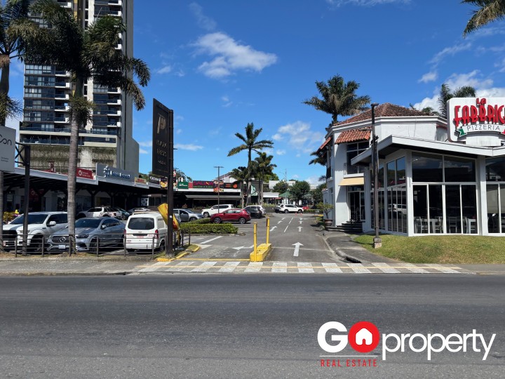 Alquiler de local comercial en Plaza Freses, Curridabat